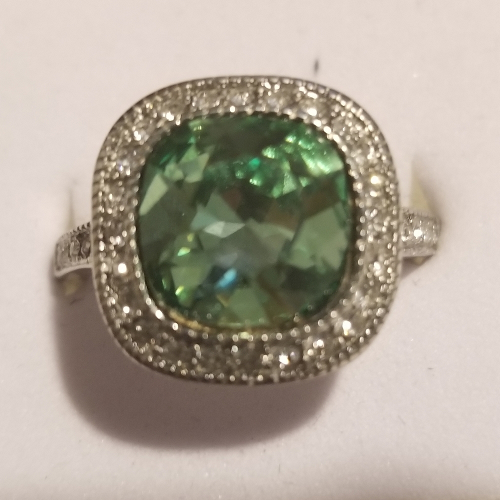🌺*Vintage Green Amethyst,CZ'S Halo Silver Ring